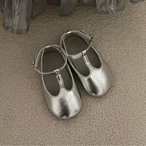 Baby Gap baby girl silver shoes